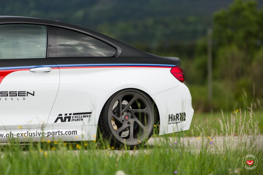 Детали экстерьера BMW M4 Coupe on Vossen Wheels (LC-108T) 2017 года  (фото 11 из 32)